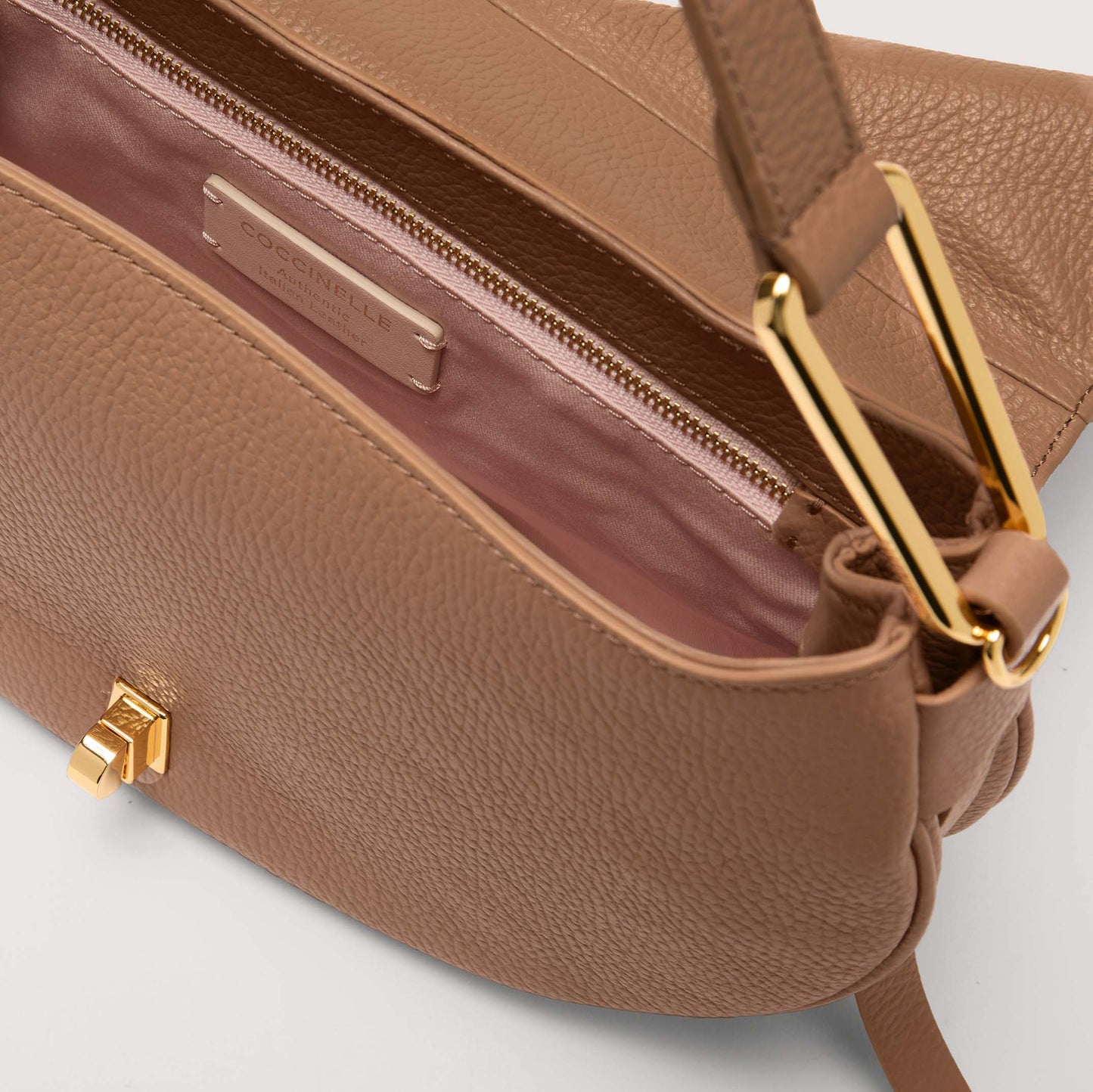 COCCINELLE MAGIE SOFT MEDIUM