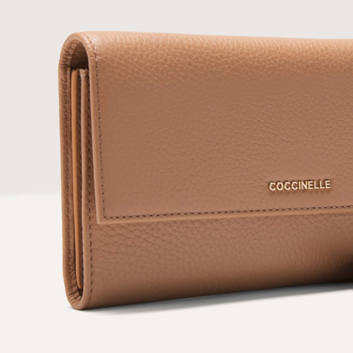 COCCINELLE METALLIC SOFT