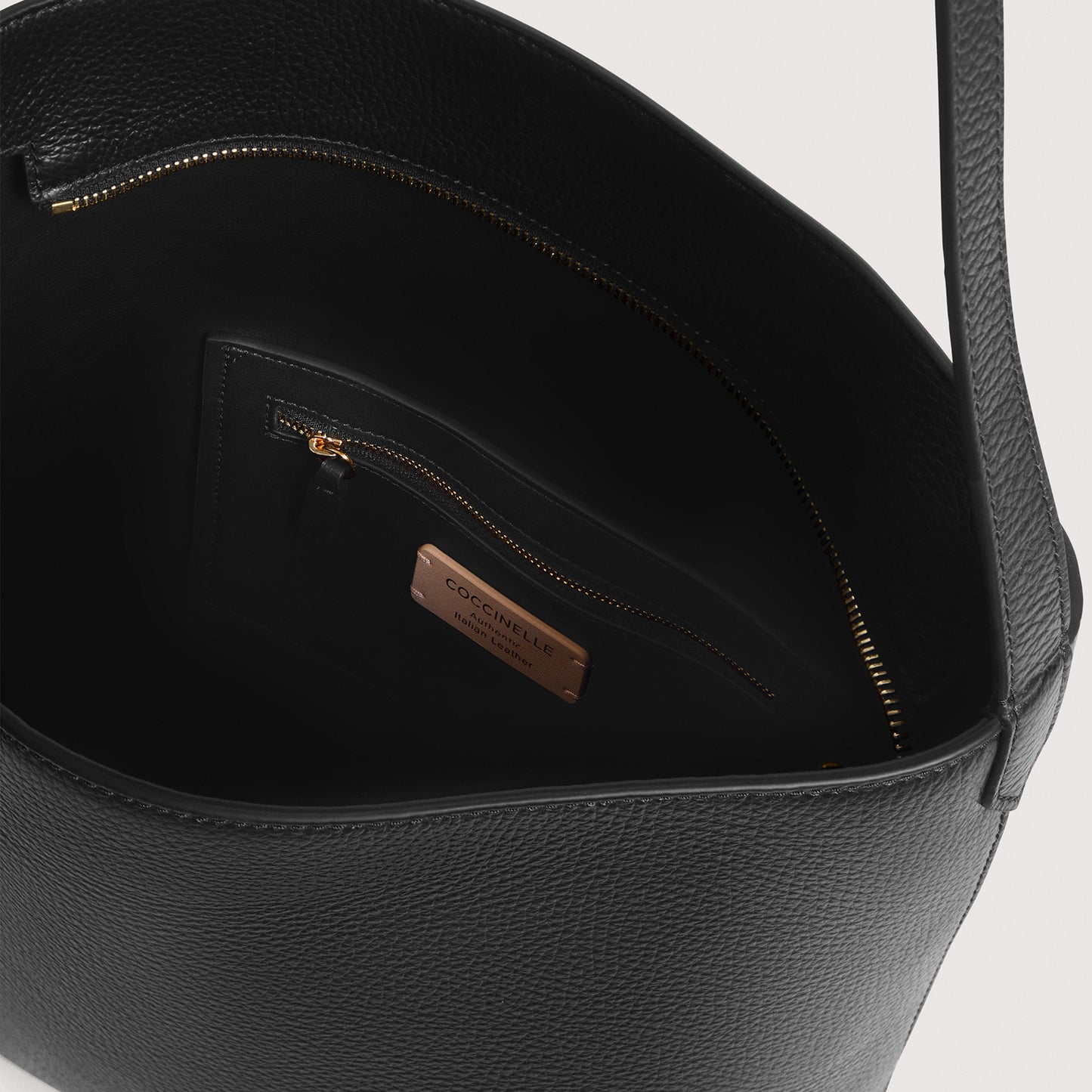 COCCINELLE C-ME LOCK MEDIUM