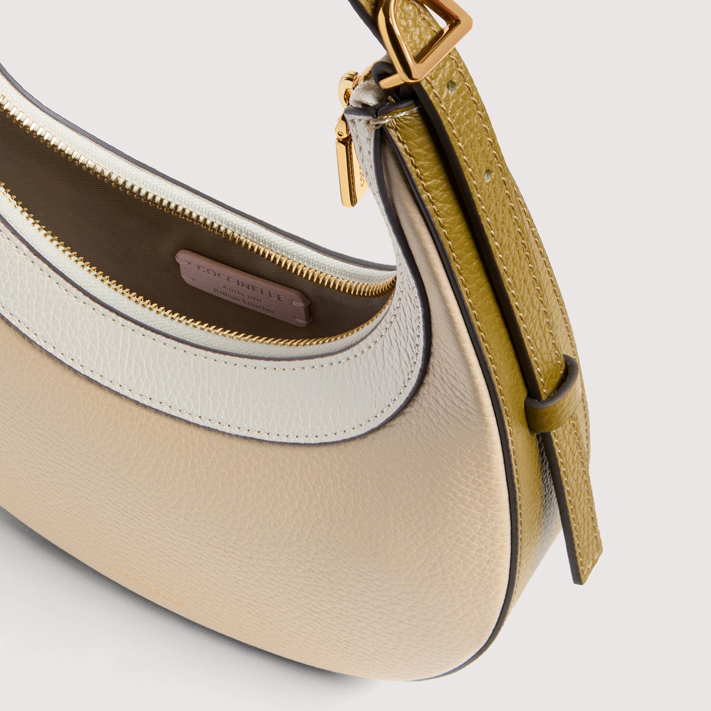 COCCINELLE WHISPER TRICOLOR